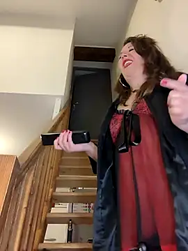 Snapshot of Candy-Desire chatting on 12/17/24, 08:32 Candy-Desire online show from 12/17/24, 08:32