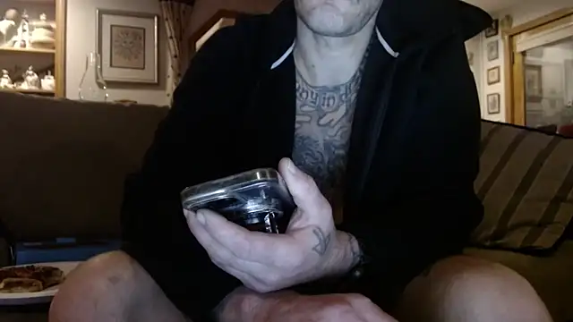 UnCuTupTheBuTT online show from 10/30/25, 04:25