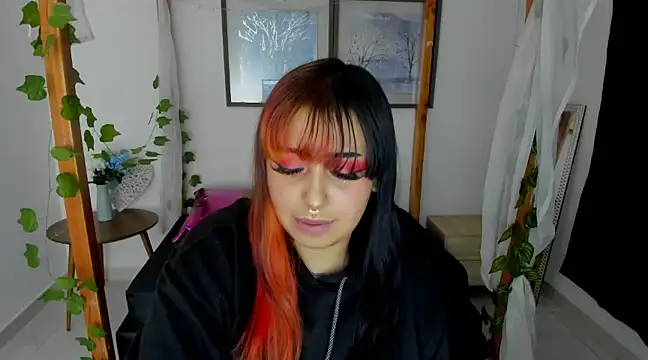 lussyevans24 online show from 01/26/25, 04:41