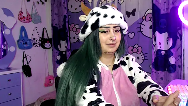 lussyevans24 online show from 10/28/25, 06:06