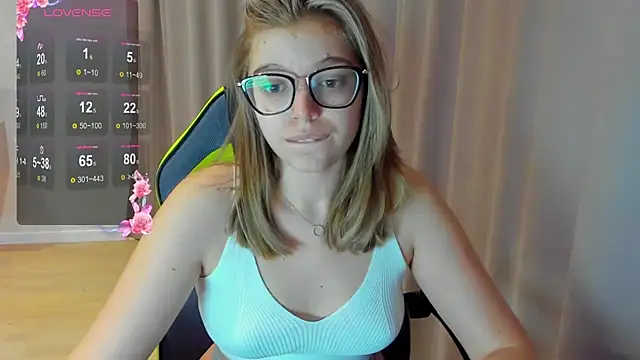 Snapshot of Nicky_Rosee chatting on 12/05/25, 03:15 Nicky Rosee online show from 12/05/25, 03:15