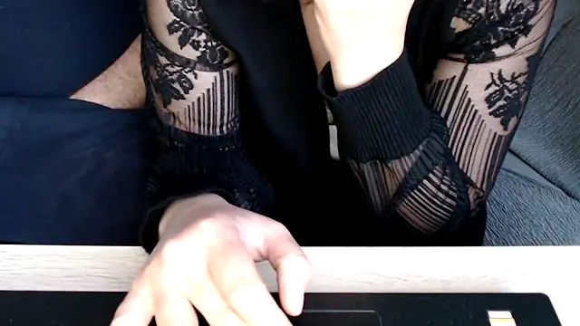 Snapshot of margotgra82 chatting on 11/11/25, 03:34 margotgra82 online show from 11/11/25, 03:34