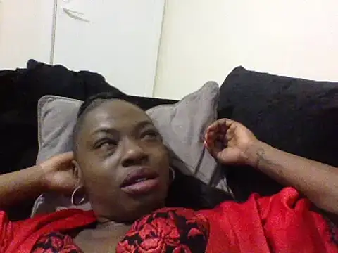 Snapshot of Cinderella_Jewels_ chatting on 01/01/25, 09:20 Cinderella Jewels online show from 01/01/25, 09:20