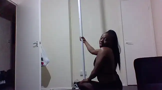 Snapshot of Cinderella_Jewels_ chatting on 03/06/25, 10:15 Cinderella Jewels online show from 03/06/25, 10:15