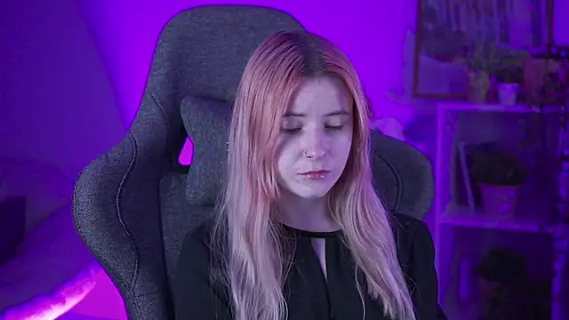 LexiWenford online show from 12/13/24, 06:21