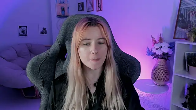 Snapshot of LexiWenford chatting on 12/16/24, 05:59 LexiWenford online show from 12/16/24, 05:59