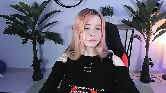 Snapshot of LexiWenford chatting on 12/20/24, 09:21 LexiWenford online show from 12/20/24, 09:21