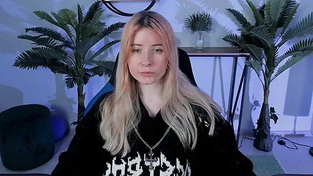 Snapshot of LexiWenford chatting on 12/24/24, 09:17 LexiWenford online show from 12/24/24, 09:17