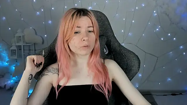 Snapshot of LexiWenford chatting on 01/20/25, 02:43 LexiWenford online show from 01/20/25, 02:43