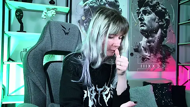 LexiWenford online show from 04/08/26, 02:55