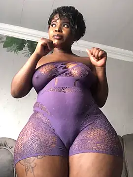 Snapshot of DiamondGoddes chatting on 03/04/25, 12:55 DiamondGoddes online show from 03/04/25, 12:55