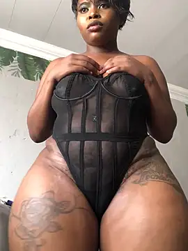 Snapshot of DiamondGoddes chatting on 03/05/25, 02:01 DiamondGoddes online show from 03/05/25, 02:01