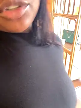 Snapshot of DiamondGoddes chatting on 10/19/25, 10:49 DiamondGoddes online show from 10/19/25, 10:49