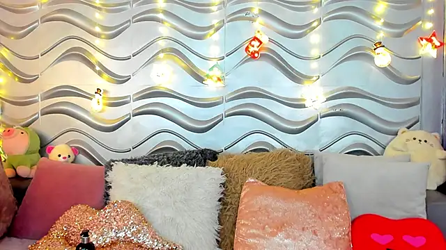 StormiRusso online show from 12/22/24, 04:28