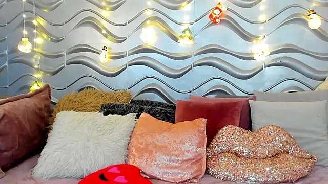 StormiRusso online show from 12/31/24, 05:22