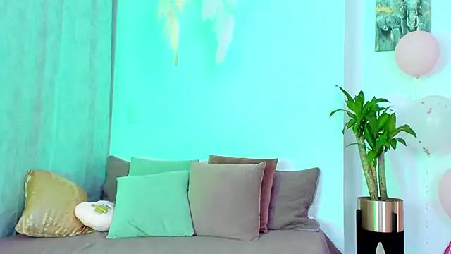 StormiRusso online show from 02/07/25, 05:20