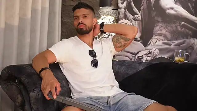 DannSaenz online show from 11/21/25, 04:16