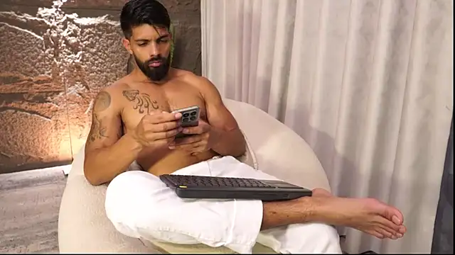 Snapshot of DannSaenz chatting on 04/27/26, 06:50 DannSaenz online show from 04/27/26, 06:50