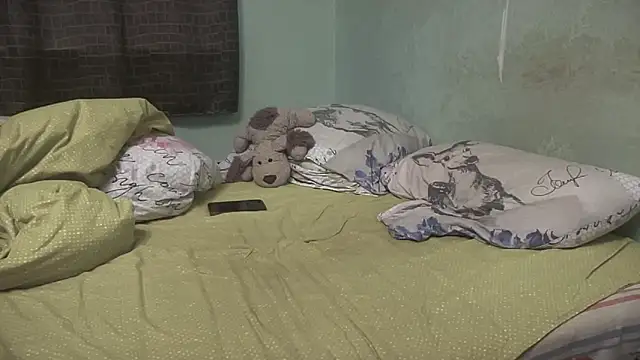 Diamond Tyler online show from 10/19/25, 04:02