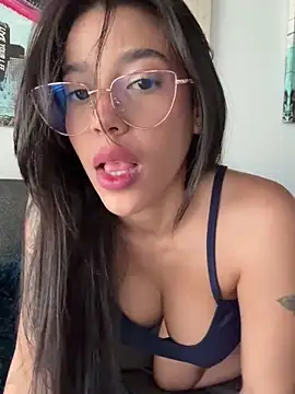 DanielaSaenz0 online show from 01/05/25, 07:28