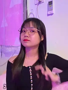 Maeve2k5 online show from 10/29/25, 12:35