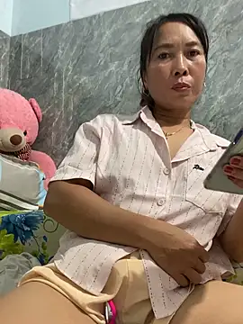 Linaannn online show from 12/03/25, 12:03