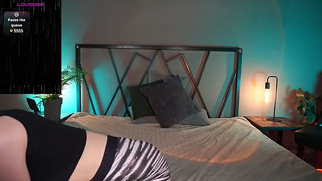 LindaThacker online show from 01/29/25, 04:58