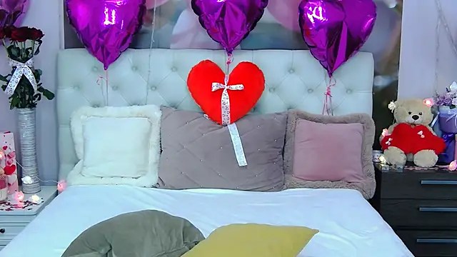 Snapshot of VioletUmi chatting on 02/12/25, 01:48 VioletUmi online show from 02/12/25, 01:48