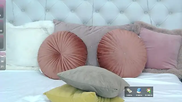 Snapshot of VioletUmi chatting on 02/28/25, 02:20 VioletUmi online show from 02/28/25, 02:20