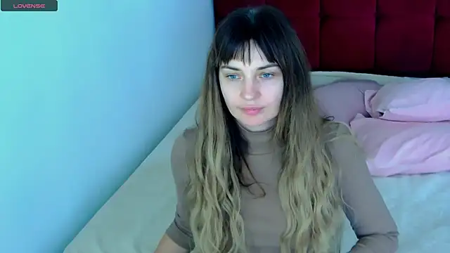 Snapshot of VioletUmi chatting on 10/16/25, 08:37 VioletUmi online show from 10/16/25, 08:37