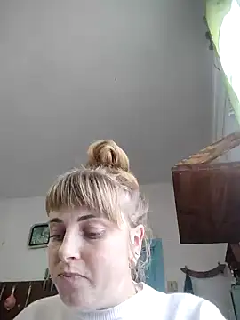 Snapshot of CoddessCrystal chatting on 10/29/25, 10:17 CoddessCrystal online show from 10/29/25, 10:17