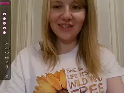 Snapshot of urbadkitty chatting on 12/13/24, 03:54 urbadkitty online show from 12/13/24, 03:54