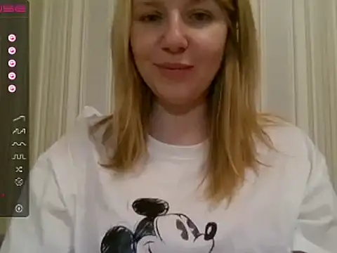 Snapshot of urbadkitty chatting on 01/23/25, 01:02 urbadkitty online show from 01/23/25, 01:02