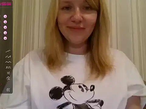 Snapshot of urbadkitty chatting on 02/22/25, 03:03 urbadkitty online show from 02/22/25, 03:03