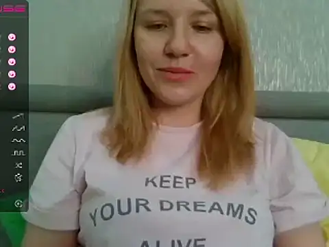 Snapshot of urbadkitty chatting on 03/20/25, 07:03 urbadkitty online show from 03/20/25, 07:03