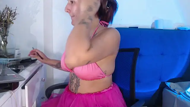 luna palmerau online show from 11/24/25, 10:20