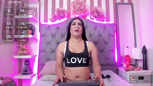 Snapshot of Natasha_Hart chatting on 01/18/25, 04:37 Natasha Hart online show from 01/18/25, 04:37