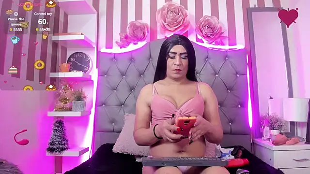 Snapshot of Natasha_Hart chatting on 01/23/25, 04:30 Natasha Hart online show from 01/23/25, 04:30