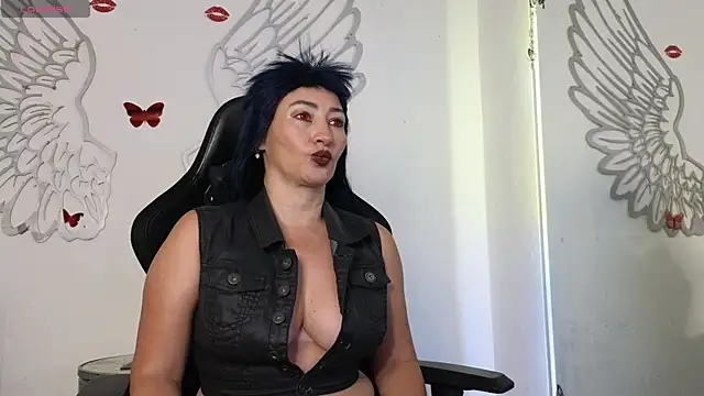 Snapshot of avatomas_02 chatting on 04/10/26, 04:06 avatomas 02 online show from 04/10/26, 04:06