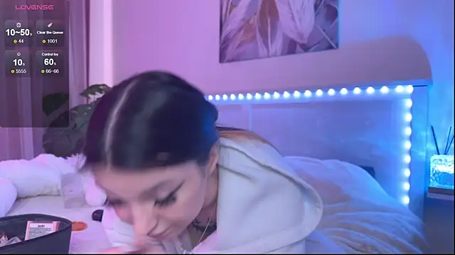 Veronica leal online show from 04/13/26, 07:36