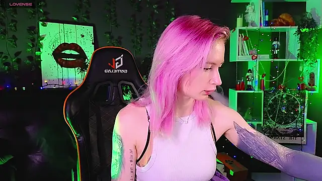 Snapshot of _HelenCarter chatting on 03/07/25, 08:44 HelenCarter online show from 03/07/25, 08:44