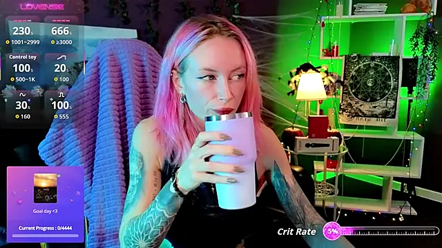 Snapshot of _HelenCarter chatting on 10/27/25, 08:35 HelenCarter online show from 10/27/25, 08:35