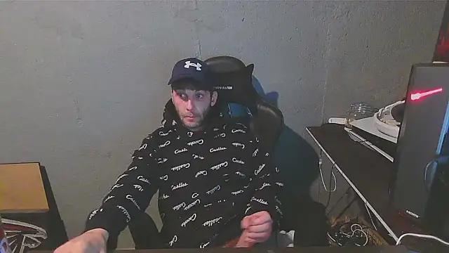 Snapshot of Superoz77 chatting on 12/28/24, 02:11 Superoz77 online show from 12/28/24, 02:11