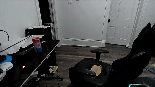 Snapshot of Superoz77 chatting on 04/13/26, 01:11 Superoz77 online show from 04/13/26, 01:11