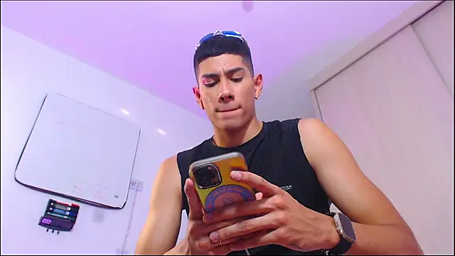 Snapshot of Valerio_20 chatting on 07/01/26, 10:42 Valerio 20 online show from 07/01/26, 10:42