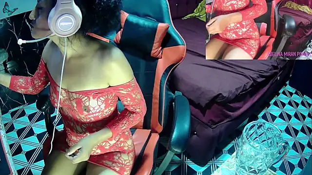 Snapshot of AdelinaMiran90 chatting on 01/26/25, 03:27 AdelinaMiran90 online show from 01/26/25, 03:27