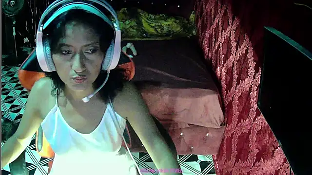 Snapshot of AdelinaMiran90 chatting on 02/20/25, 03:23 AdelinaMiran90 online show from 02/20/25, 03:23