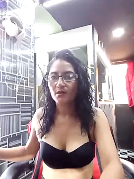 Snapshot of AdelinaMiran90 chatting on 09/17/25, 03:03 AdelinaMiran90 online show from 09/17/25, 03:03