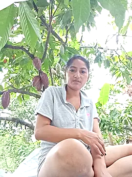 Snapshot of AdelinaMiran90 chatting on 09/19/25, 03:34 AdelinaMiran90 online show from 09/19/25, 03:34