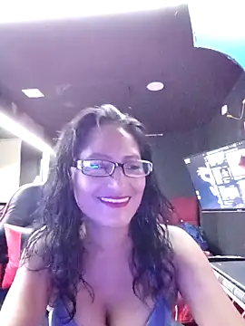 Snapshot of AdelinaMiran90 chatting on 10/05/25, 04:00 AdelinaMiran90 online show from 10/05/25, 04:00